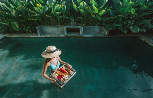 floating breakfast in pool