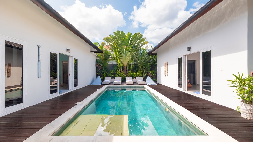 Hiburan Villas: Swimming pool 2