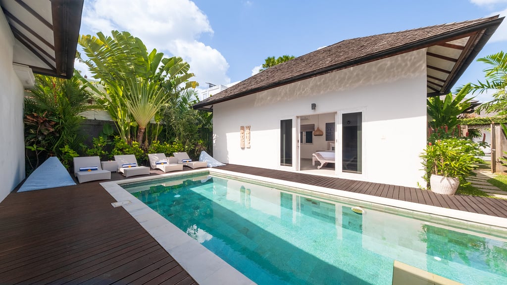 Hiburan Villas: Swimming pool 2