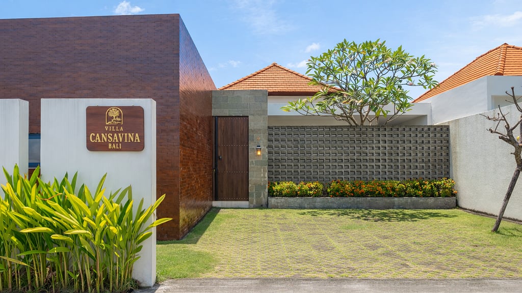Villa Cansavina: Parking areas