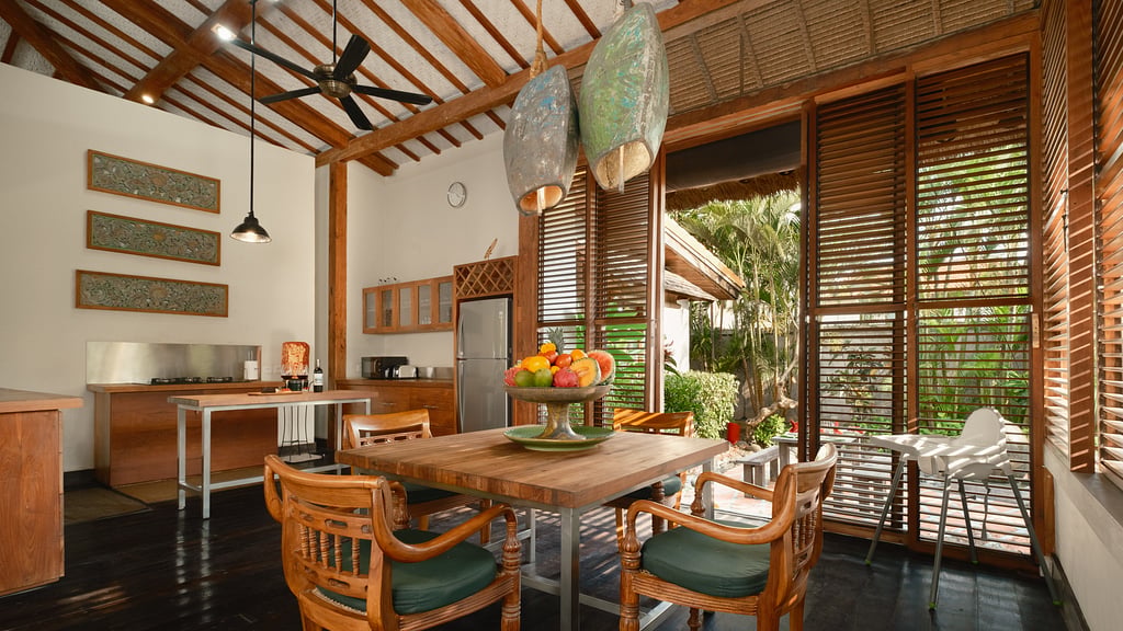Villa Desa Roro Dua: Kitchen
