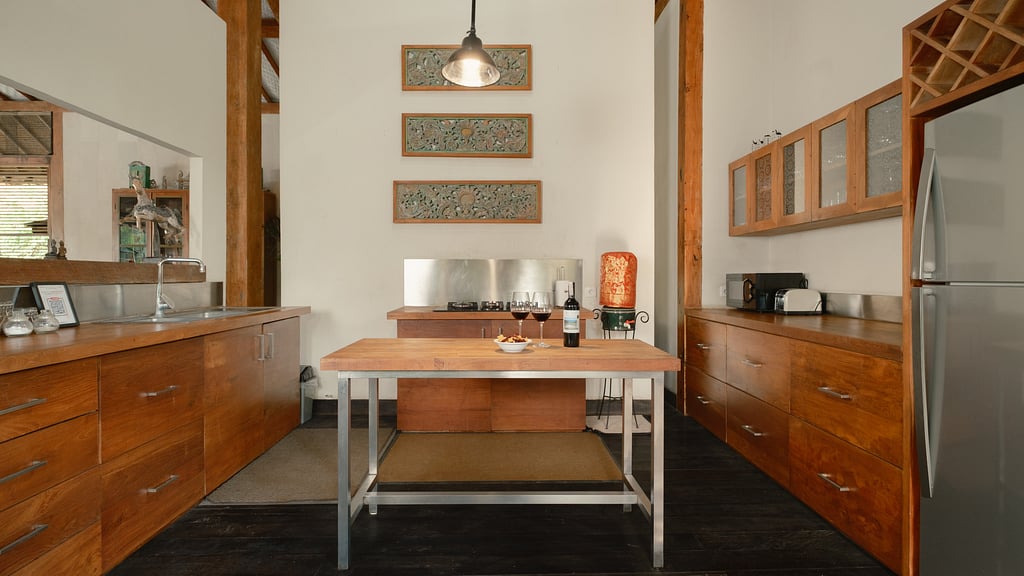Villa Desa Roro Estate: Kitchen 2