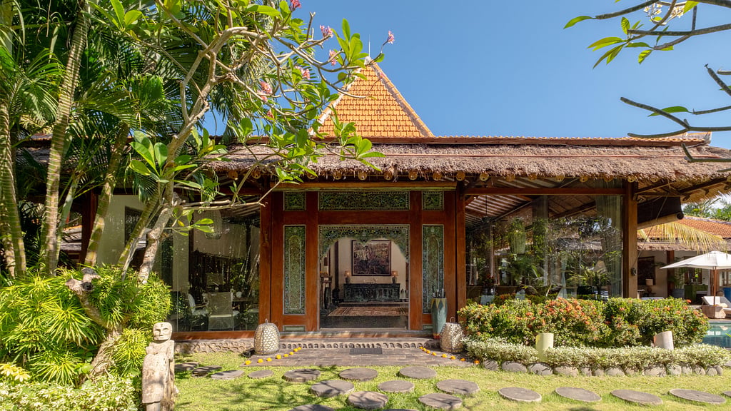 Villa Desa Roro: Garden 1