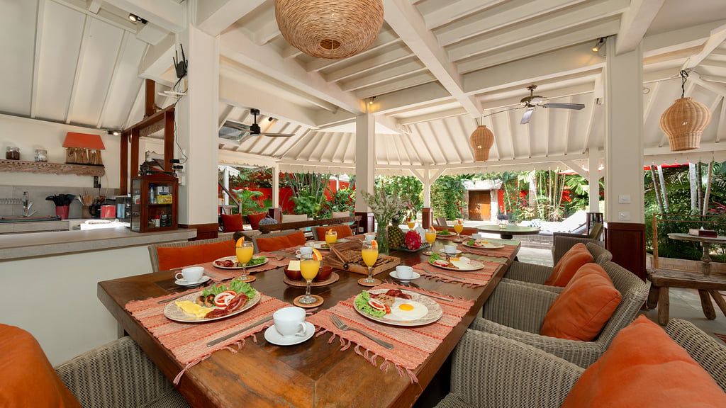 Villa Hangat: Dining area