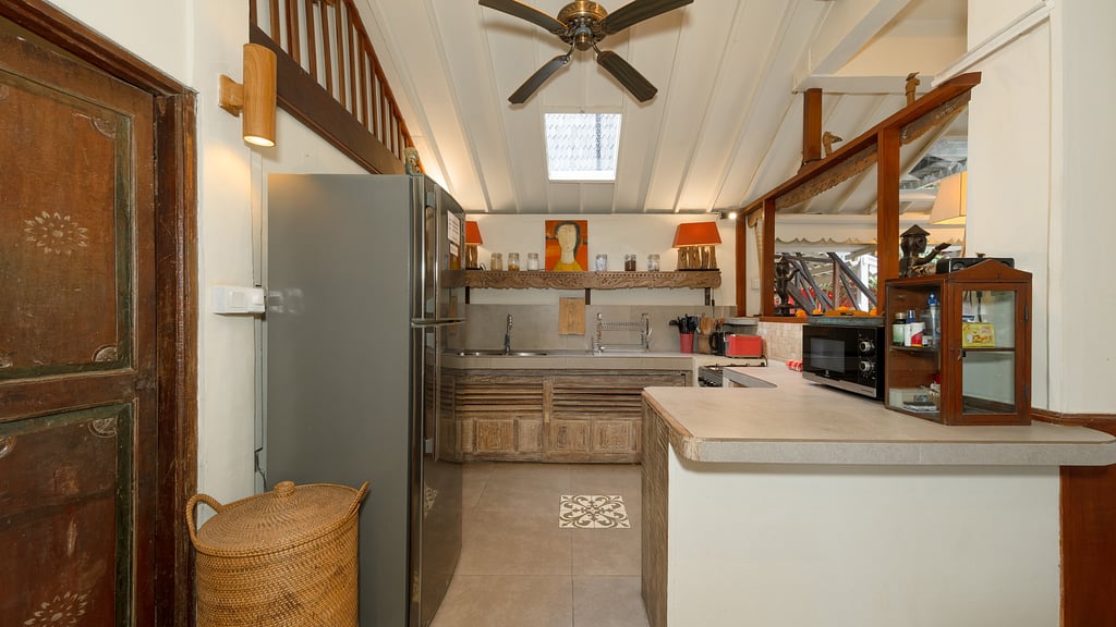 Villa Hangat: Kitchen