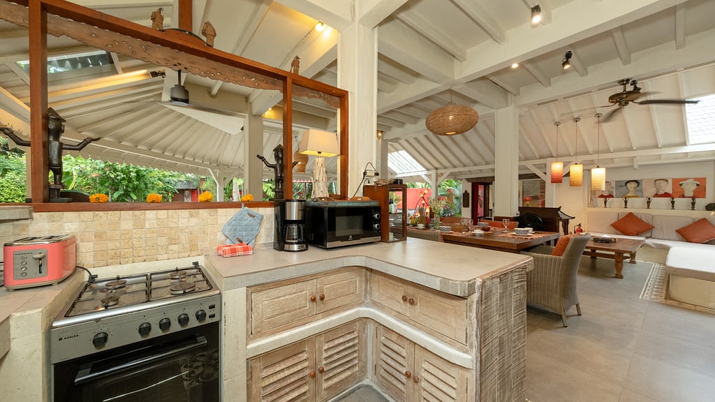 Villa Hangat: Kitchen