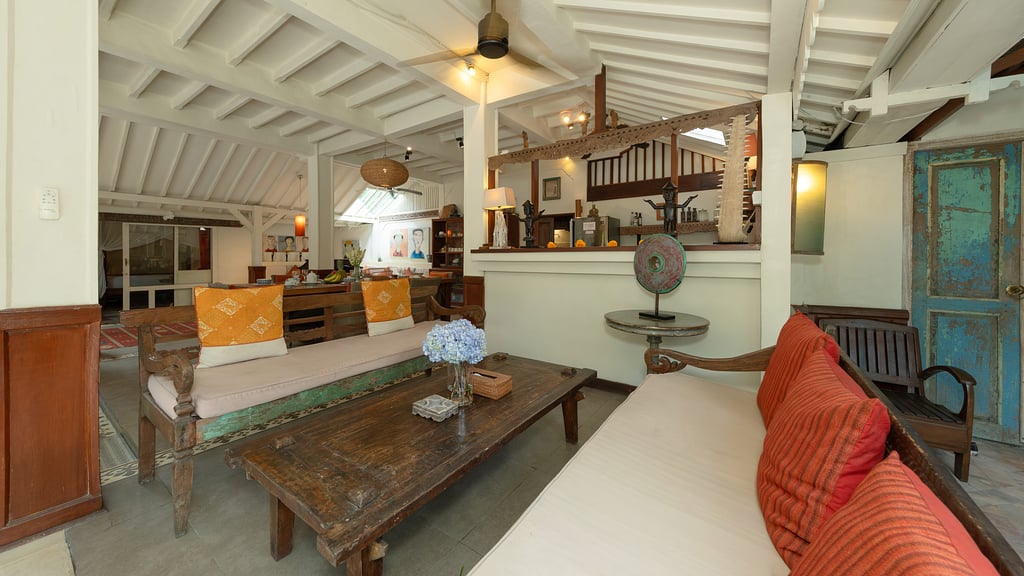 Villa Hangat: Living room