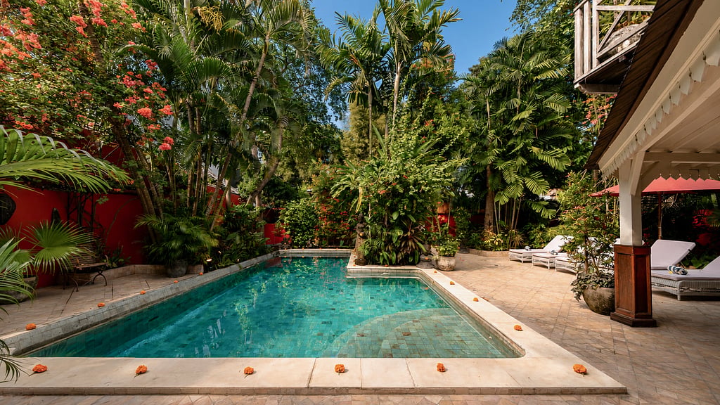 Villa Hangat: Swimming pool