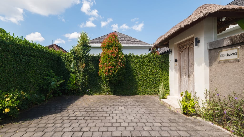 Villa Hiburan 2: Parking areas