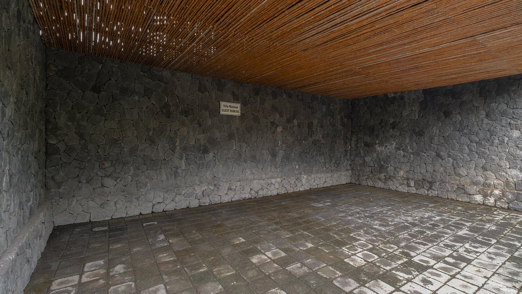 Villa Mannao: Parking areas