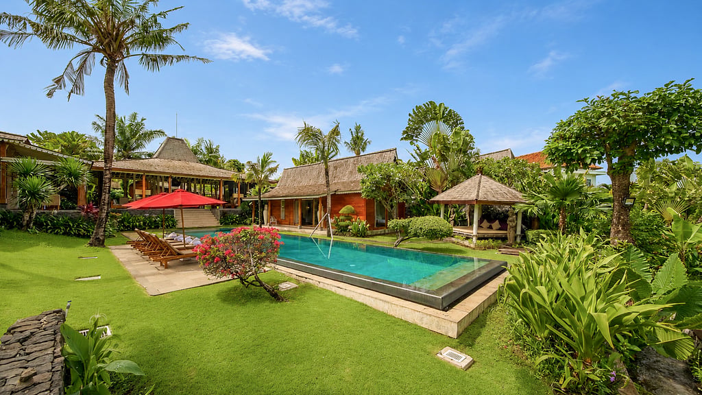 Villa Mannao: Swimming pool 1