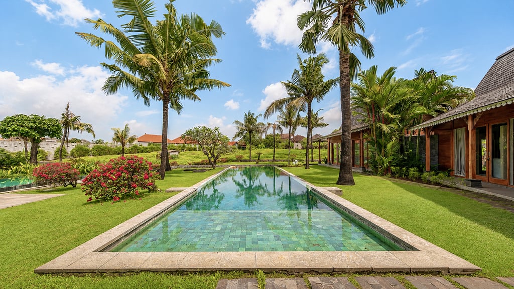 Villa Mannao: Swimming pool 2