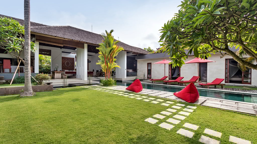 Alarte Estate: Garden