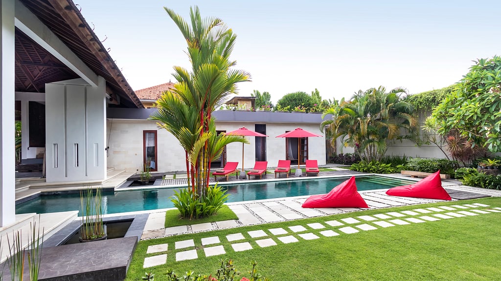 Alarte Estate: Garden