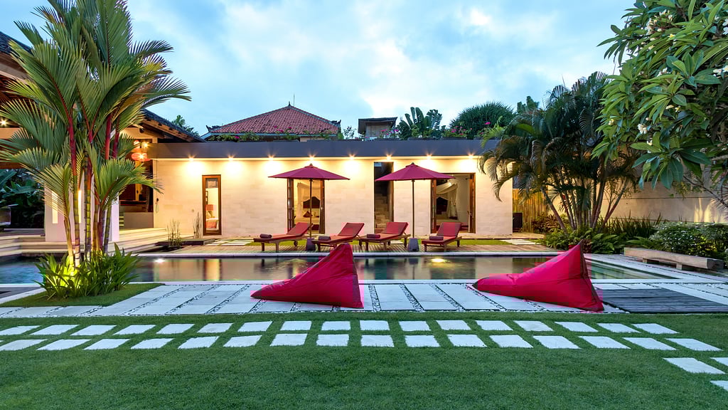 Alarte Estate: Garden