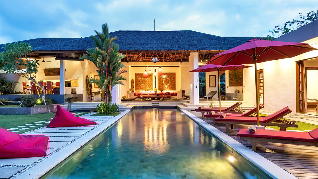 Alarte Estate: Swimming pool 1