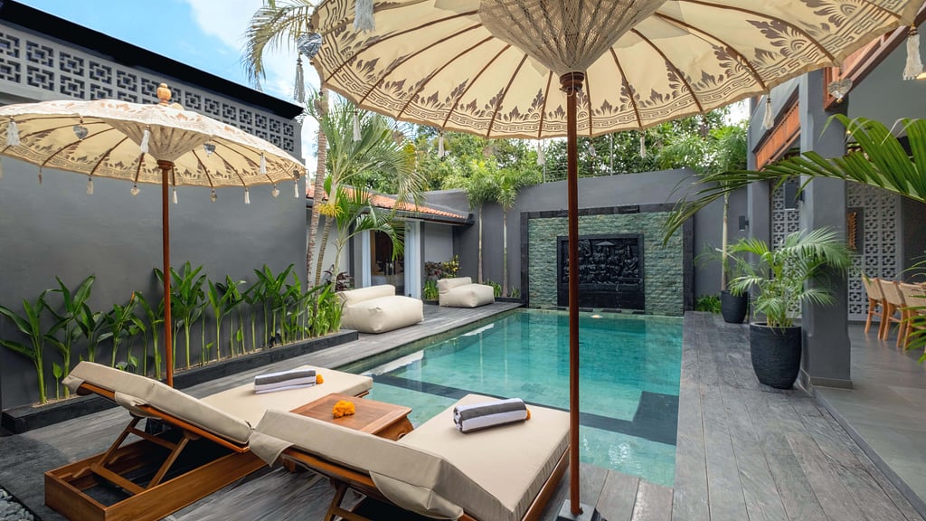 Alarte Estate: Swimming pool 2