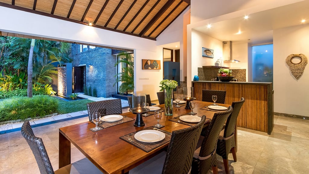 Anjali Villas: Dining area 1