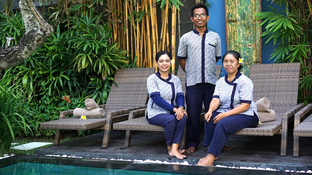 Anjali Villas: Villa staff
