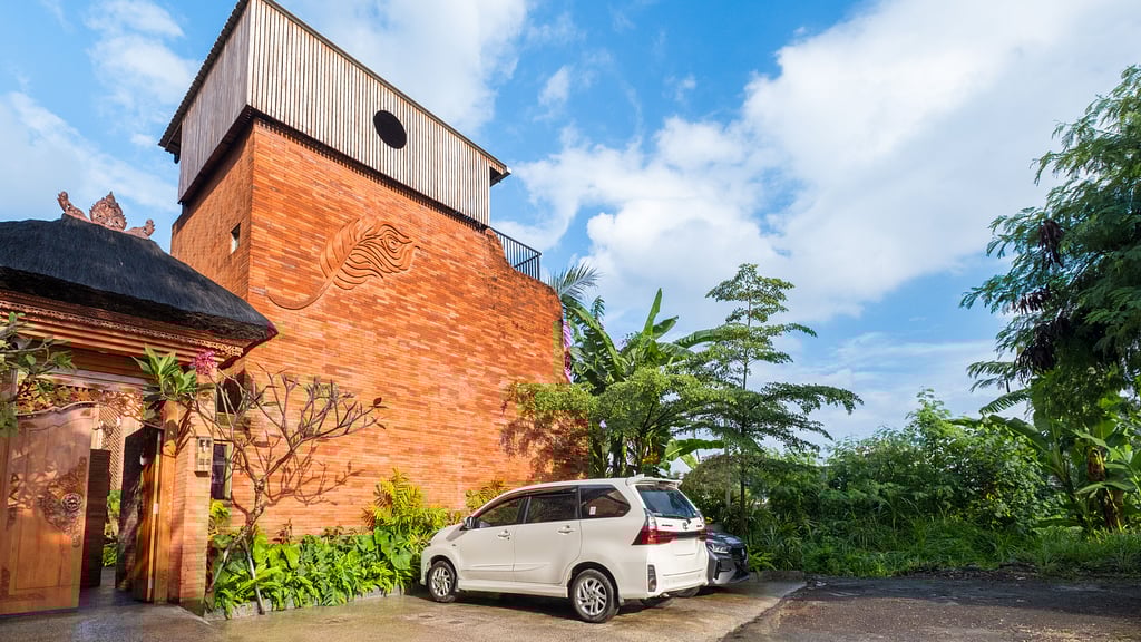 Baliris Villa V: Parking areas