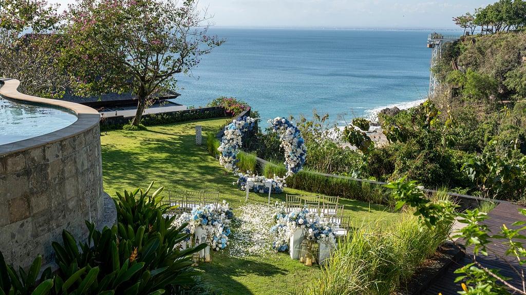 By The Cliff Villa