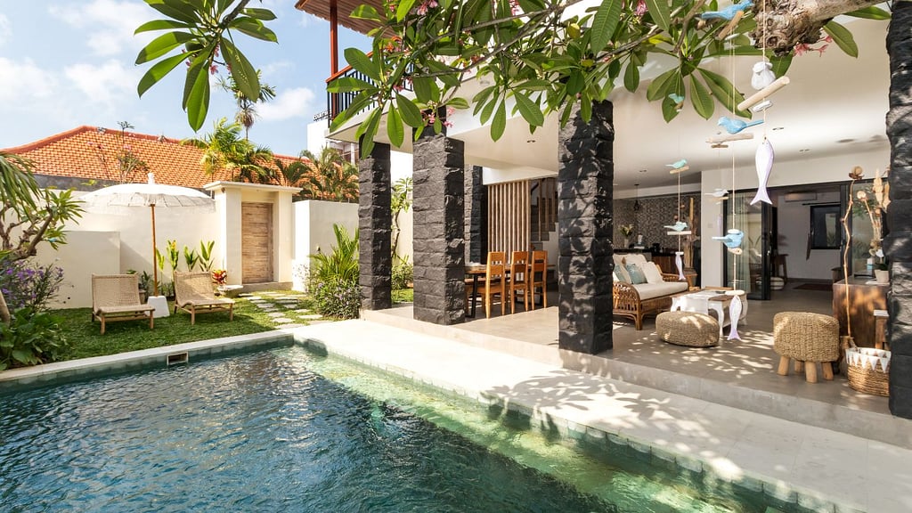 Camplung Villas in Seminyak, Bali - 19 bedrooms - Best Price Guarantee