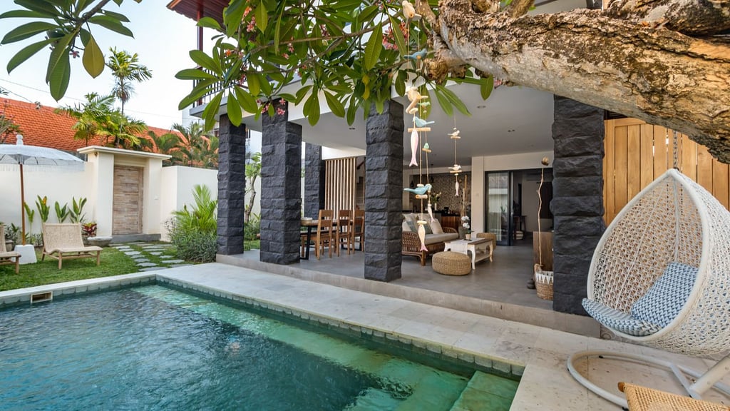 Camplung Villas in Seminyak, Bali - 19 bedrooms - Best Price Guarantee