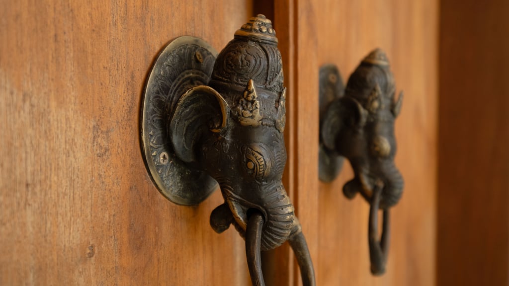 Elephant Villa 4: Others