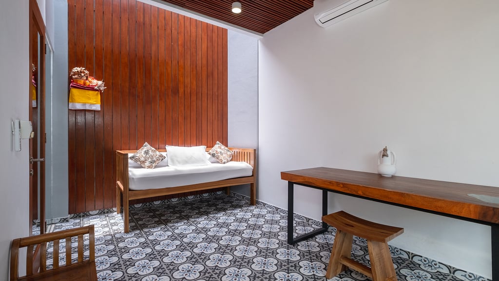 Elephant Villa 5: Others