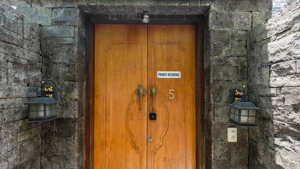 Elephant Villa 5: Others