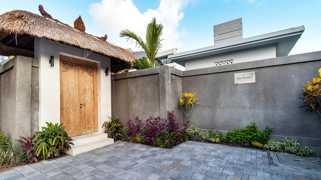 Hiburan Villas: Parking areas