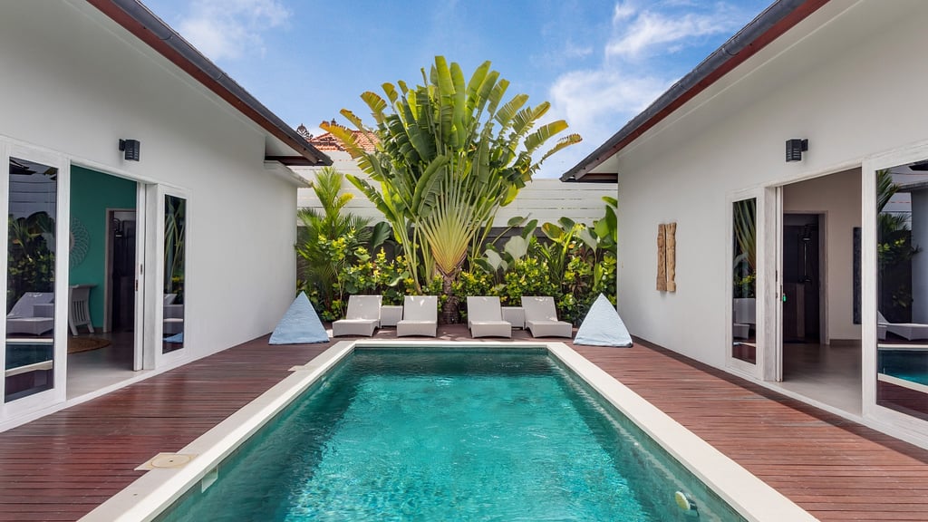 Hiburan Villas: Swimming pool 2