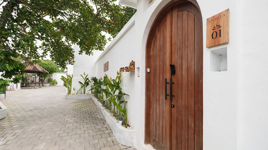 Kamila Villa 1: Parking areas