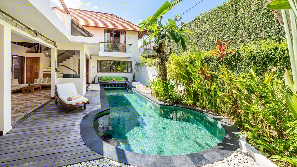 Ku Estate: Swimming pool 1