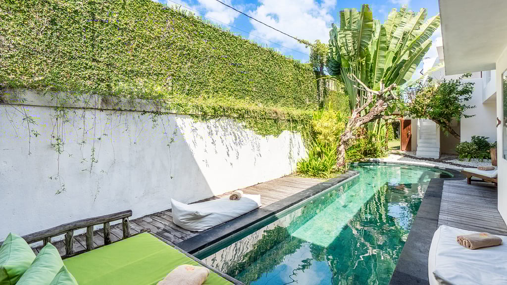 Ku Estate: Swimming pool 1