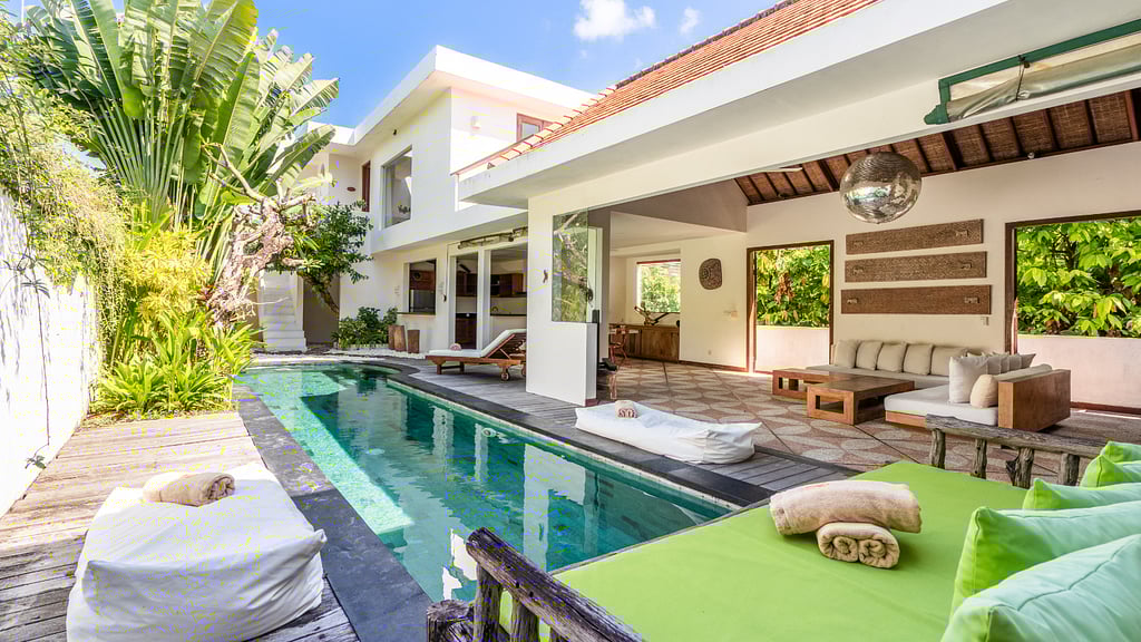 Ku Estate: Swimming pool 1