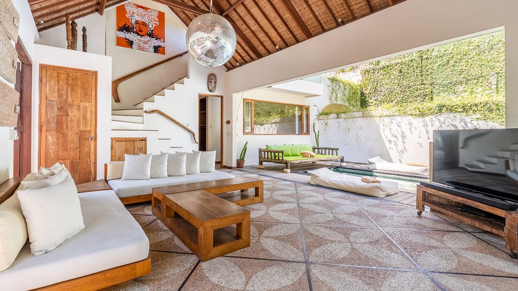 Ku Estate: Living room 1