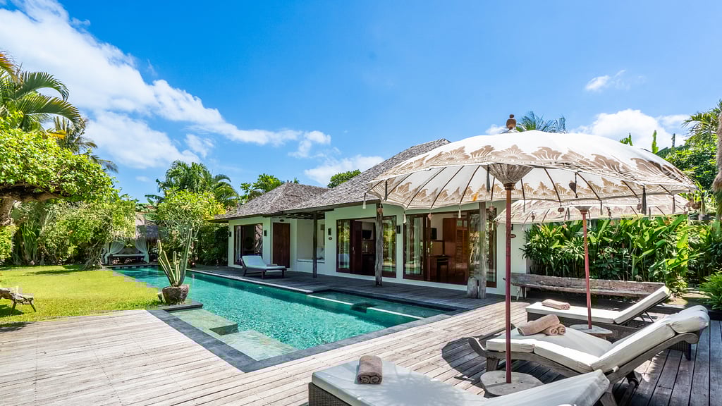 Ku Estate: Swimming pool 2