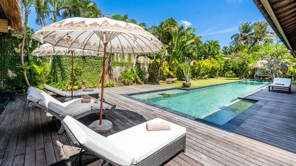 Ku Estate: Swimming pool 2