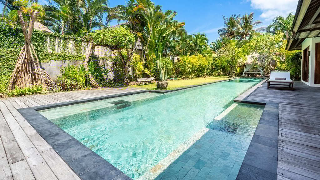 Ku Estate: Swimming pool 2