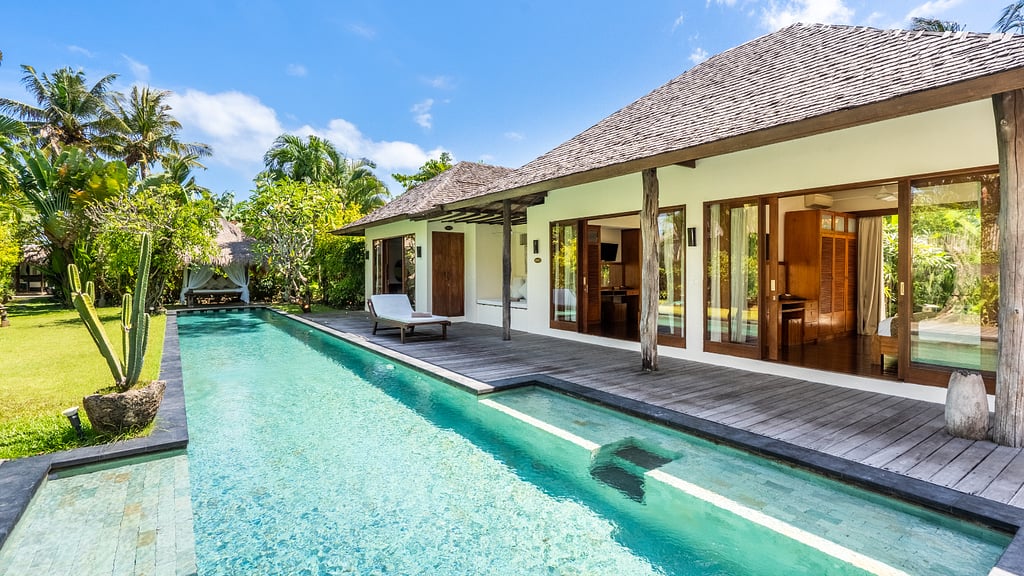 Ku Estate: Swimming pool 2