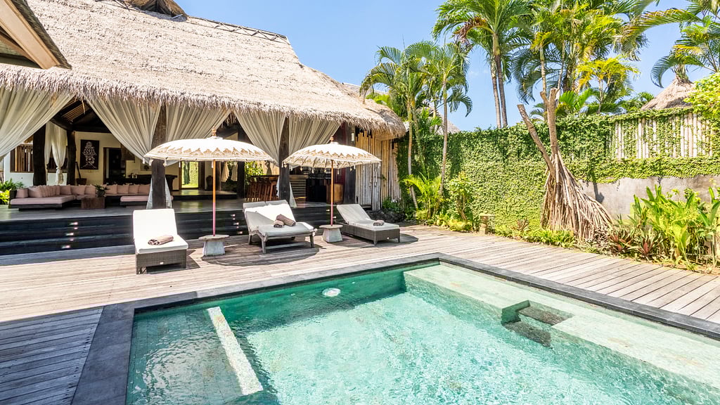 Ku Estate: Swimming pool 2