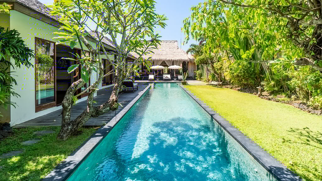 Ku Estate: Swimming pool 2