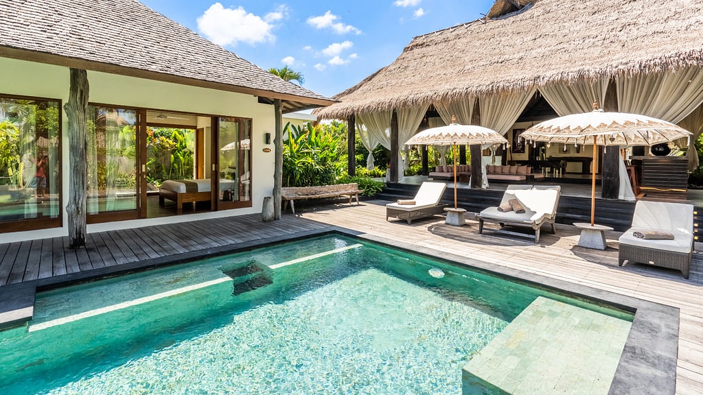 Ku Estate: Swimming pool 2