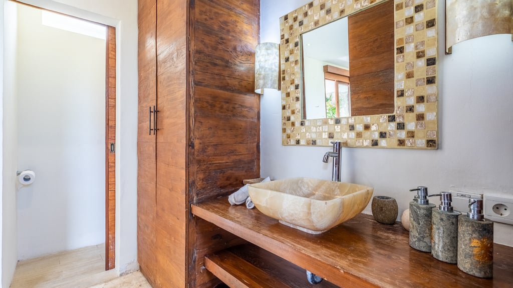 Ku Estate: Bedroom 8