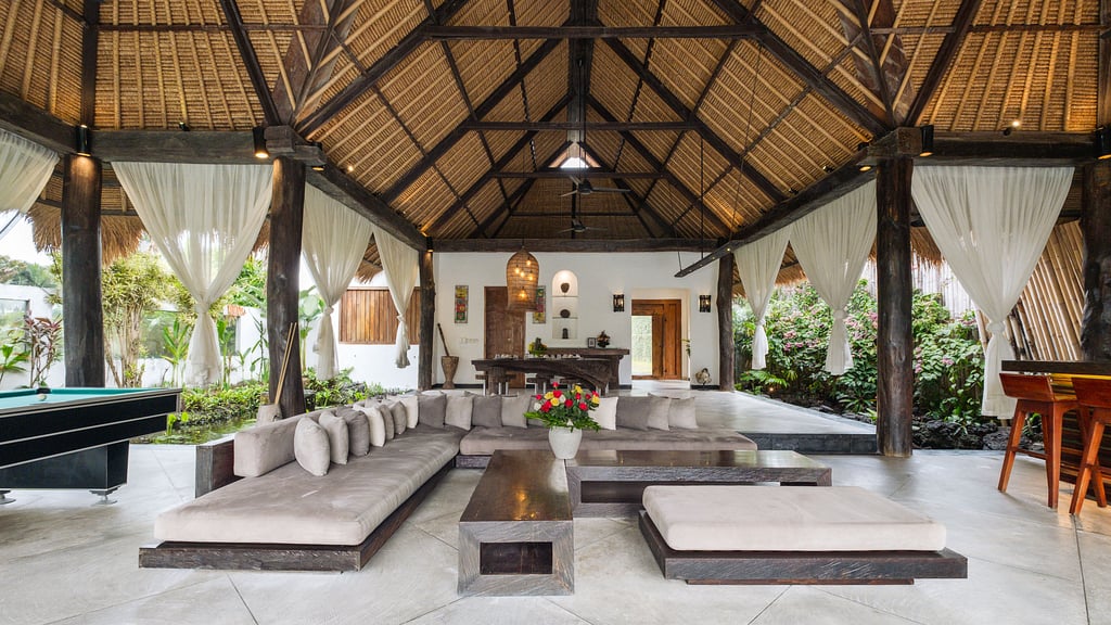 Ku Estate: Living room 2