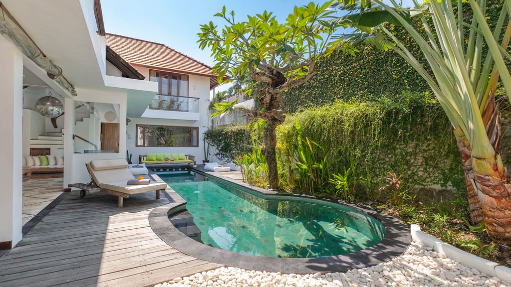 Ku Estate: Swimming pool 1