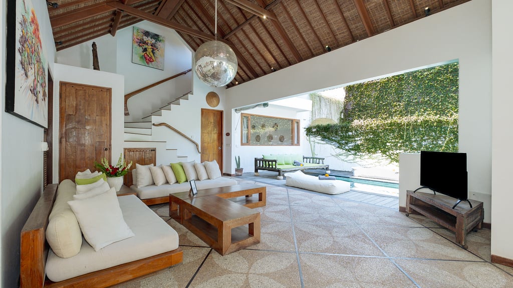 Ku Estate: Living room 1