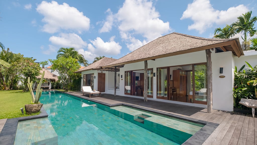 Ku Estate: Swimming pool 2