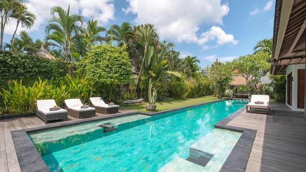 Ku Estate: Swimming pool 2